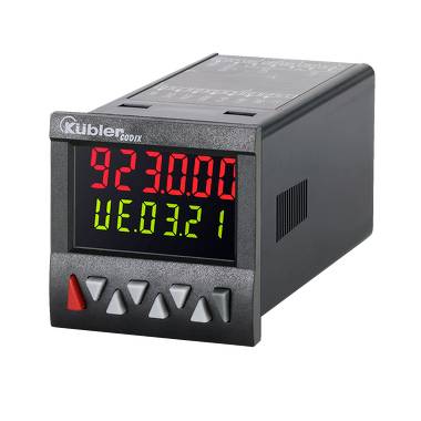 Cyfrowy wskaźnik panelowy wyświetlający czerwone '923.00' i zielone 'UE0321', z przyciskami frontowymi na czarnym urządzeniu prostokątnym.