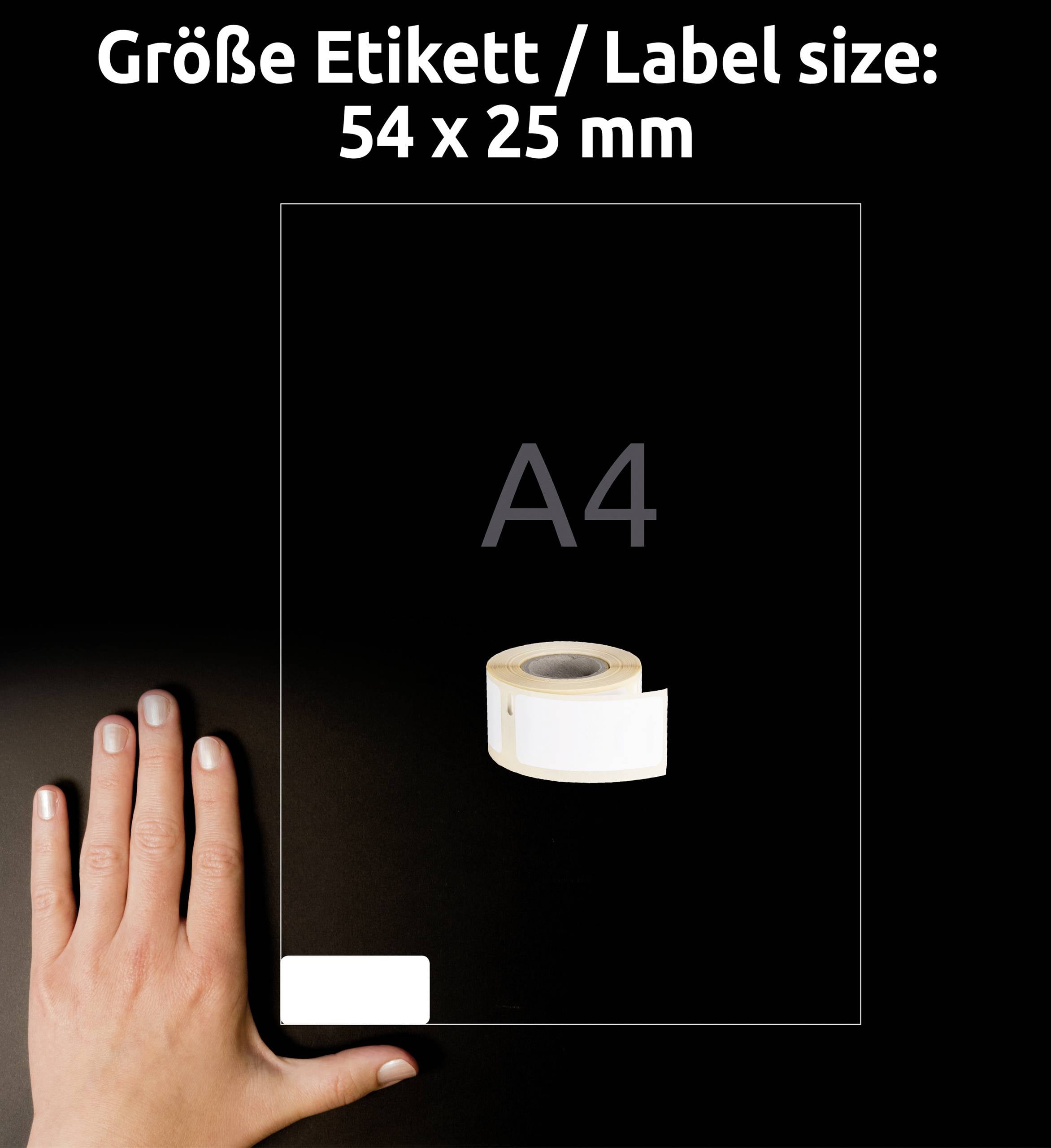 Dłoń leży obok kartki formatu A4. Na kartce znajduje się rolka z etykietami o wymiarach 54 x 25 mm.