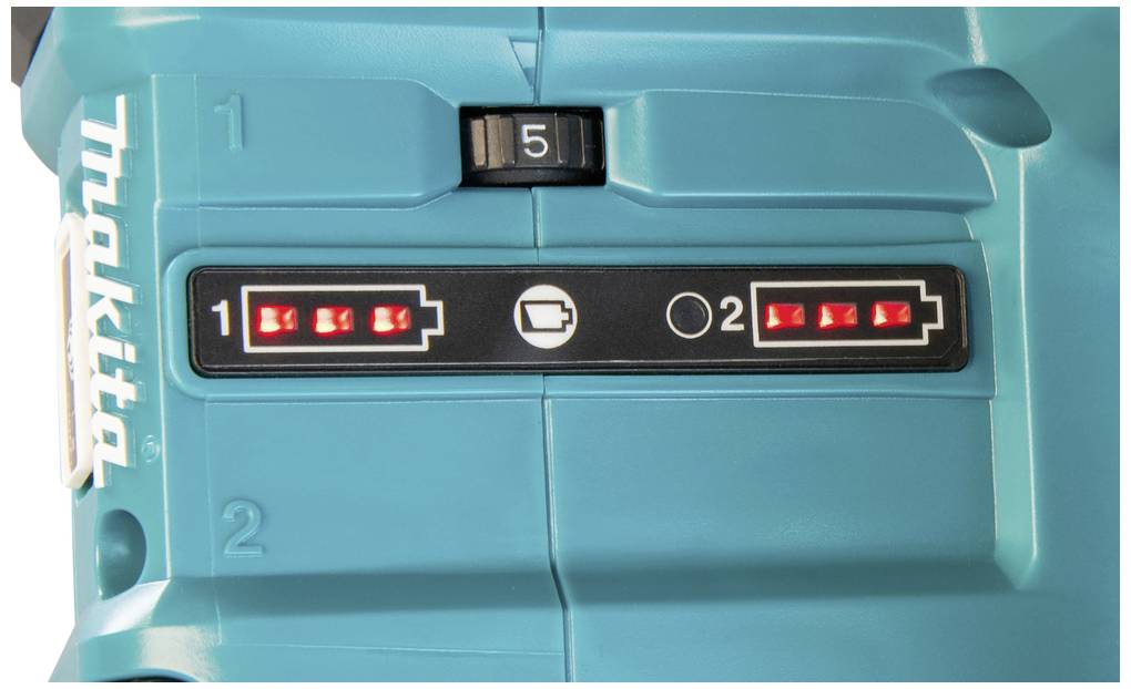 Zbliżenie zielonego urządzenia z wskaźnikiem naładowania baterii: liczne czerwone diody LED wskazują różne poziomy naładowania na dwóch skalach.