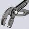 Szczypce marki Knipex, model Cobra z regulacją za pomocą przycisku, na jasnym tle, podkreślające ergonomiczny design i funkcjonalność.