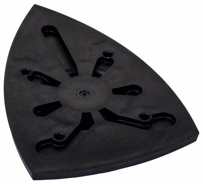 Czarna trójkątna płyta szlifierska z wieloma otworami kołowymi i podłużnymi do mocowania papieru ściernego na urządzeniu szlifierskim.