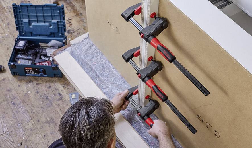 Затискач Bessey GK15 Максимальна ширина затискання: 150 мм Хід: 60 мм Bessey GK15 Максимальна ширина затискання: 150 мм Хід: 60 мм