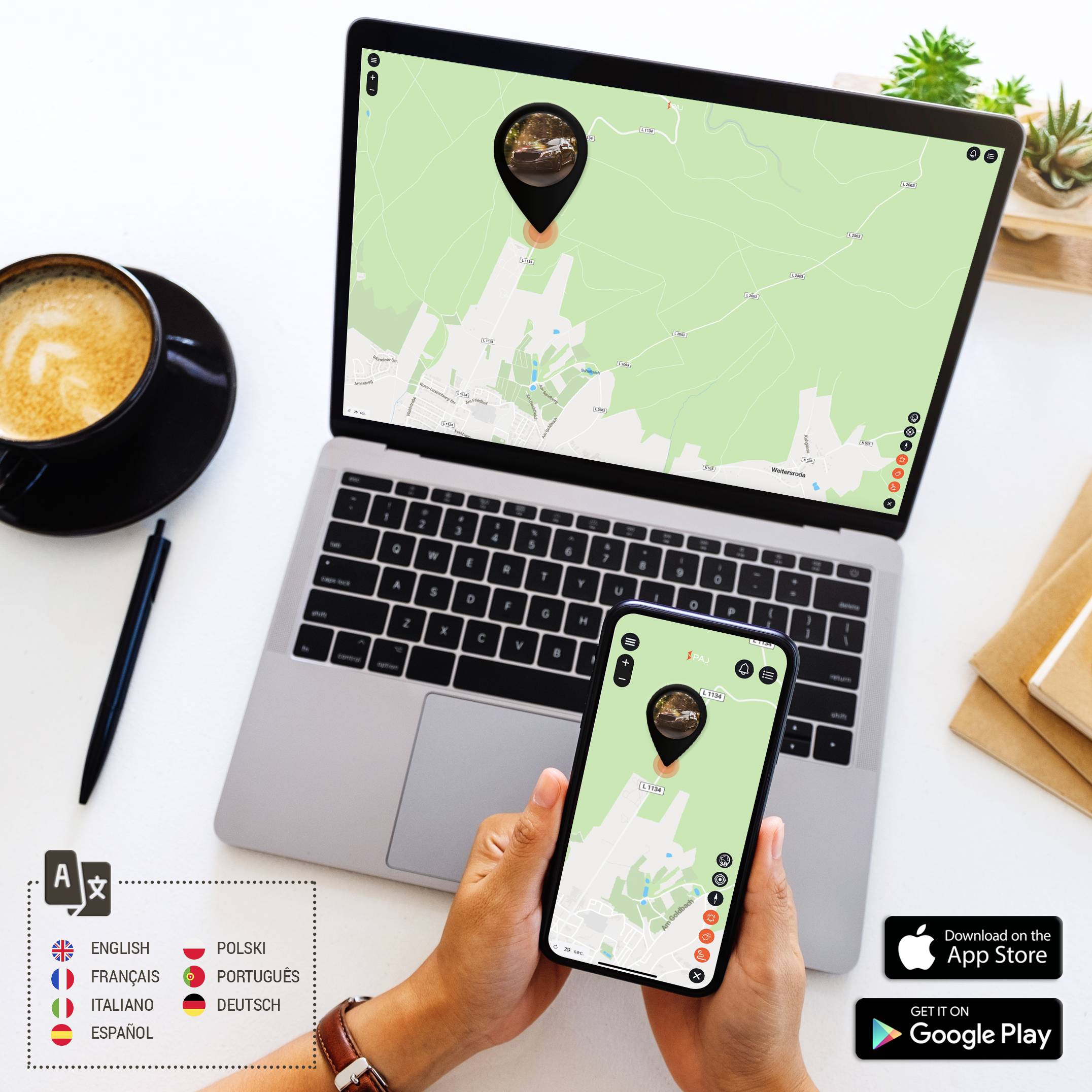 Osoba trzyma smartfon z aplikacją map, która jest również wyświetlana na laptopie. Obok stoi filiżanka kawy.