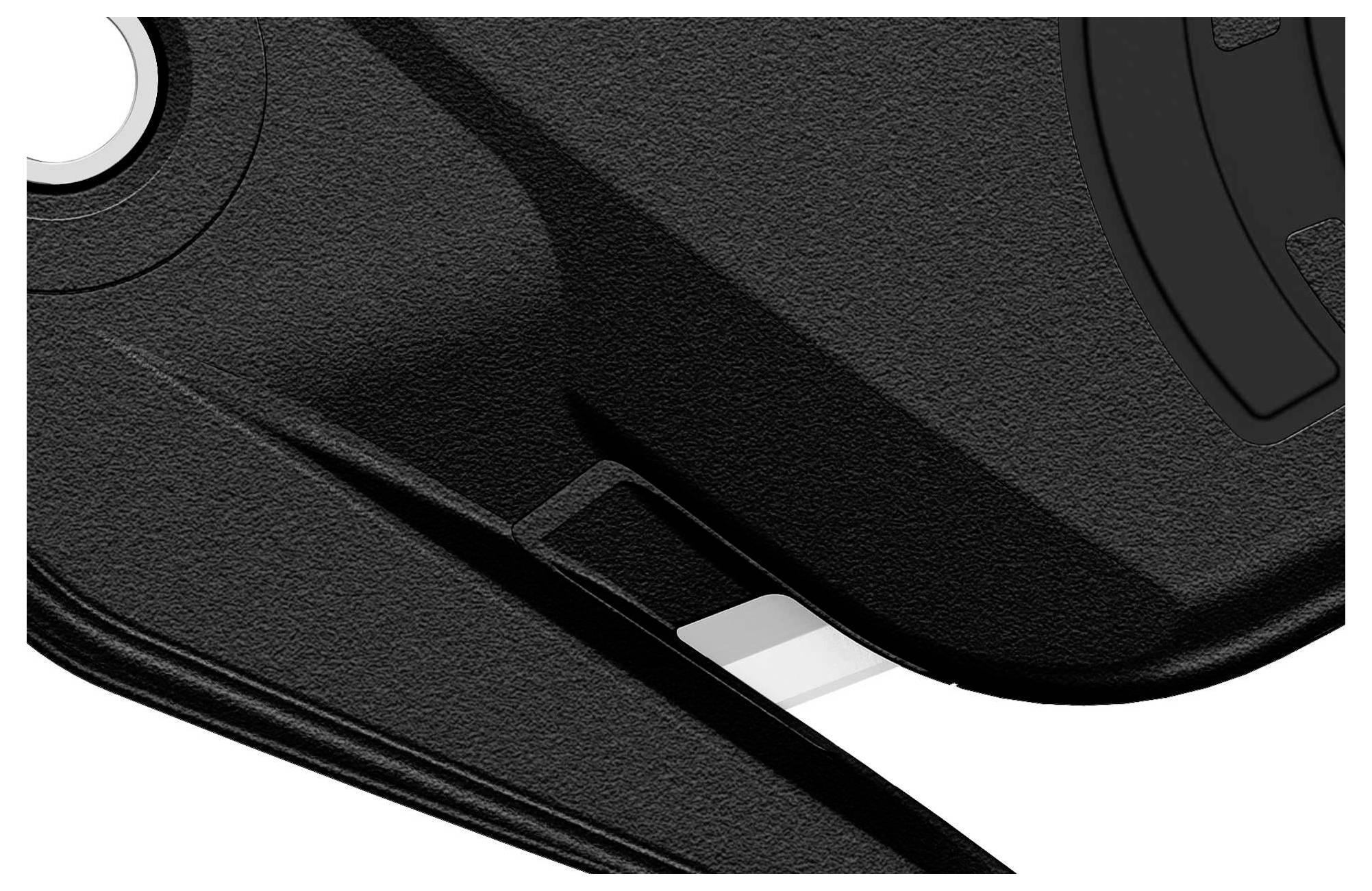 Zbliżenie czarnego, strukturowanego materiału powierzchniowego z ukośnymi liniami i białą linią poniżej.