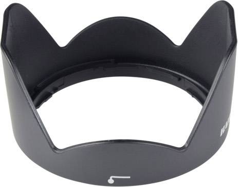 Czarna, kwiatowa przeciwsłoneczna osłona obiektywu aparatu na białym tle.