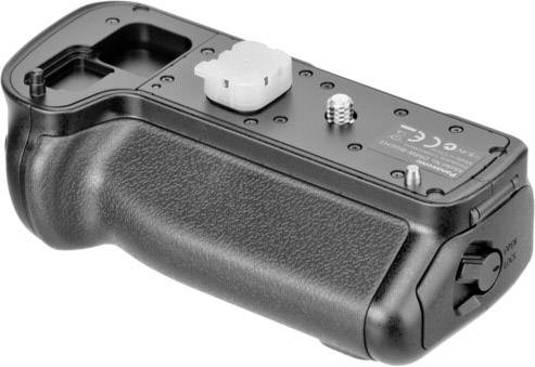 Czarny uchwyt do akumulatora aparatu fotograficznego o ergonomicznym designie z metalową śrubą mocującą, przeznaczony do zwiększenia pojemności baterii.