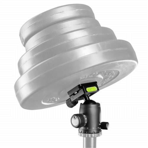 Profesjonalny uchwyt statywowy może pomieścić kilka ciężkich krążków obciążeniowych, demonstrując stabilność i wytrzymałość sprzętu fotograficznego.