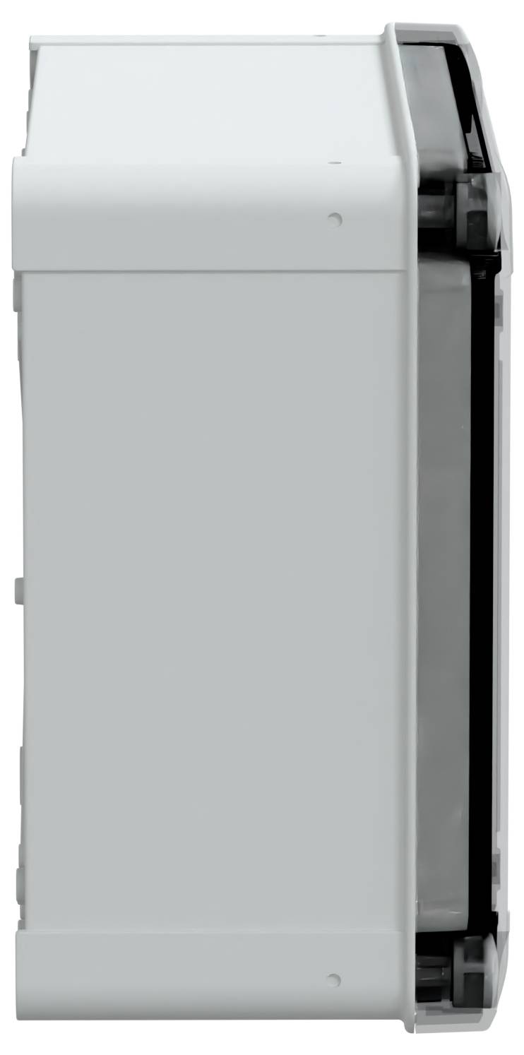 Widok z boku dużej prostokątnej szarej metalowej obudowy z przezroczystymi plastikowymi drzwiczkami, używanej do przechowywania elementów elektrycznych.