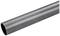 Szare rury PVC, cylindryczne, gładkie, do kanalizacji lub osłony przewodów elektrycznych.