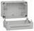 Otwarta, prostokątna, szara obudowa elektroniczna z widocznymi otworami montażowymi, przeznaczona do bezpiecznego przechowywania elementów elektrycznych.