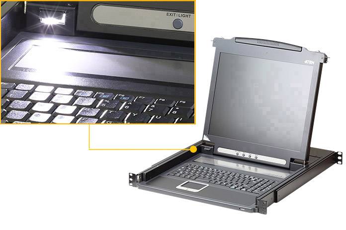 Laptop z rozkładanym ekranem w szafce serwerowej, zbliżenie ukazuje podświetlaną klawiaturę zapewniającą lepszą widoczność w ciemnym otoczeniu.