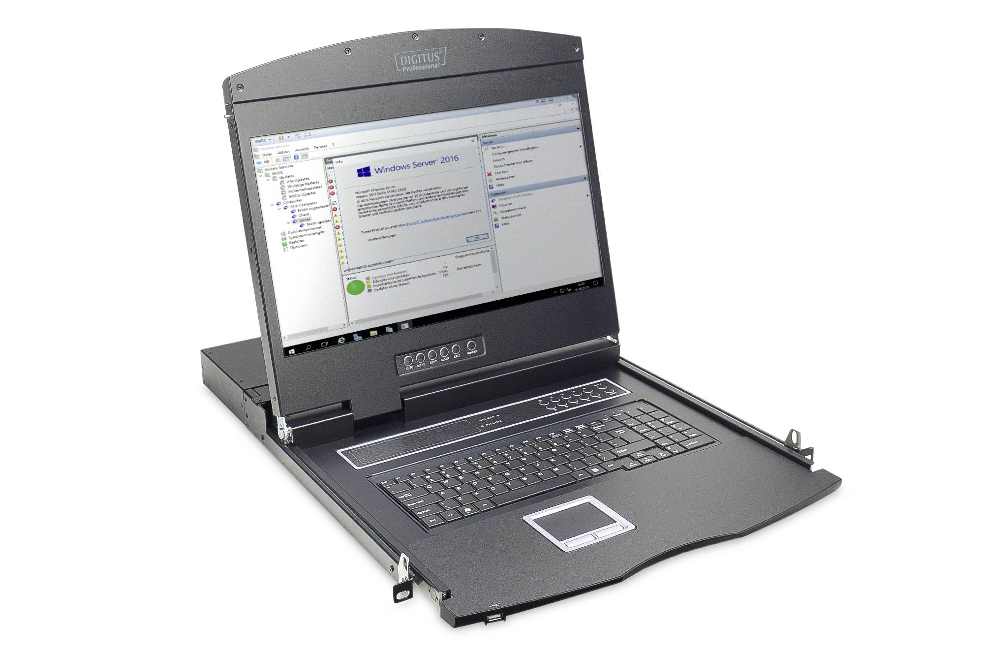 Rozłożony laptop wyświetla ekran z otwartym oprogramowaniem do zarządzania serwerem i jest zamontowany w szafie serwerowej.