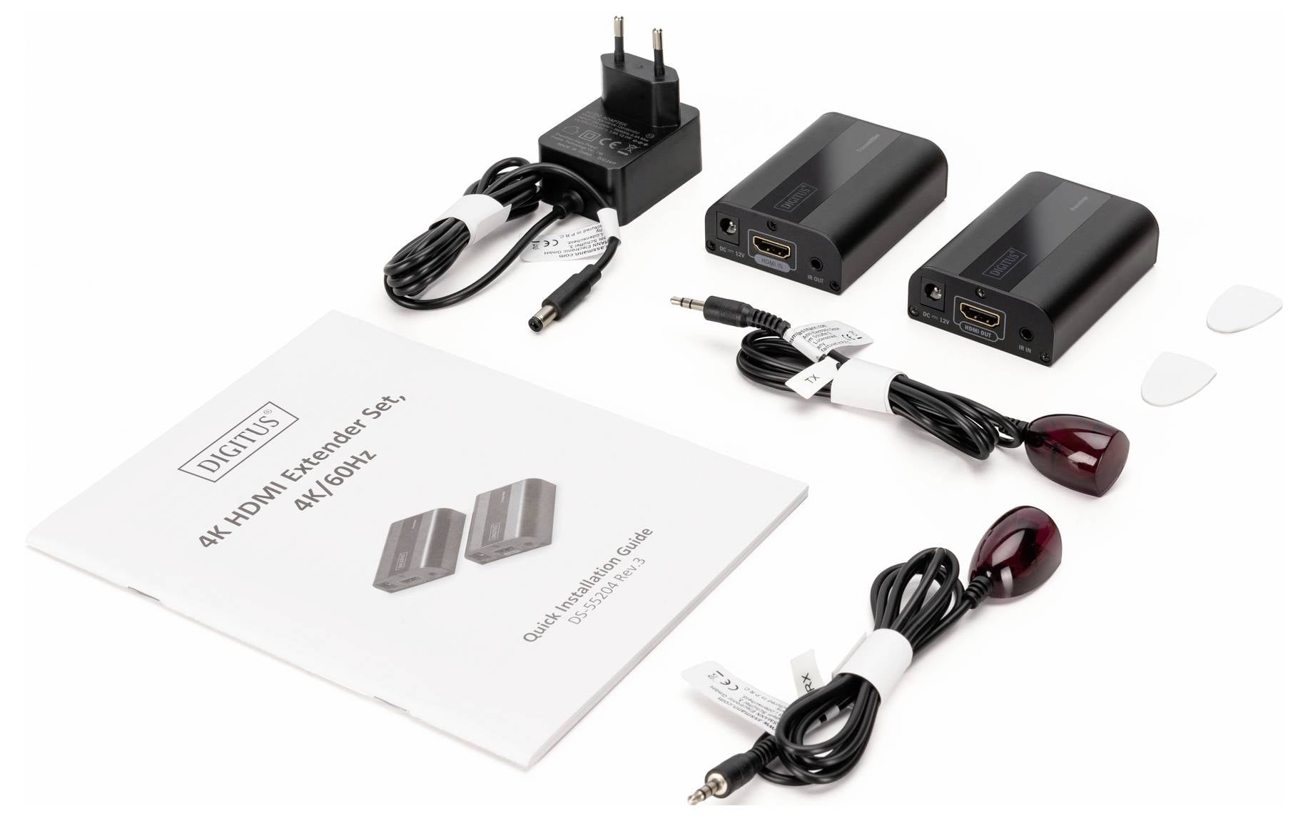 Zestaw przedłużaczy HDMI z instrukcją, dwoma czarnymi urządzeniami, zasilaczem, dwoma odbiornikami podczerwieni oraz dwoma kablami.
