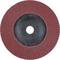 Czerwona tarcza szlifierska z wieloma lamelami ułożonymi promieniście wokół centralnego otworu. Stosowana głównie do prac szlifierskich.