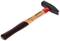 Młotek z drewnianą rękojeścią i metalową główką, odpowiedni do prac budowlanych i projektów majsterkowiczów.