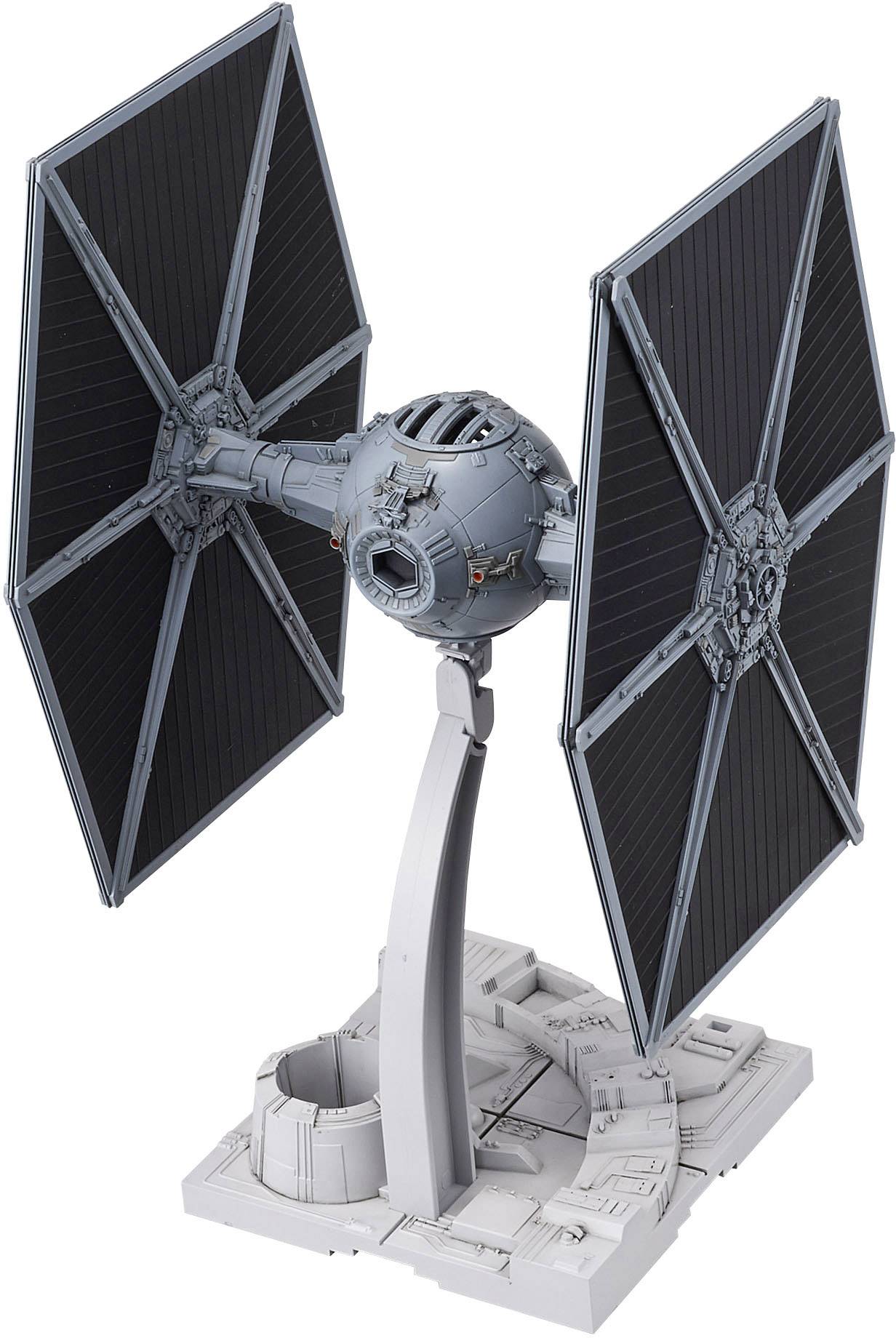 Szary model myśliwca TIE z serii filmów science fiction, prezentowany na stojaku, ukazuje szczegółową strukturę.