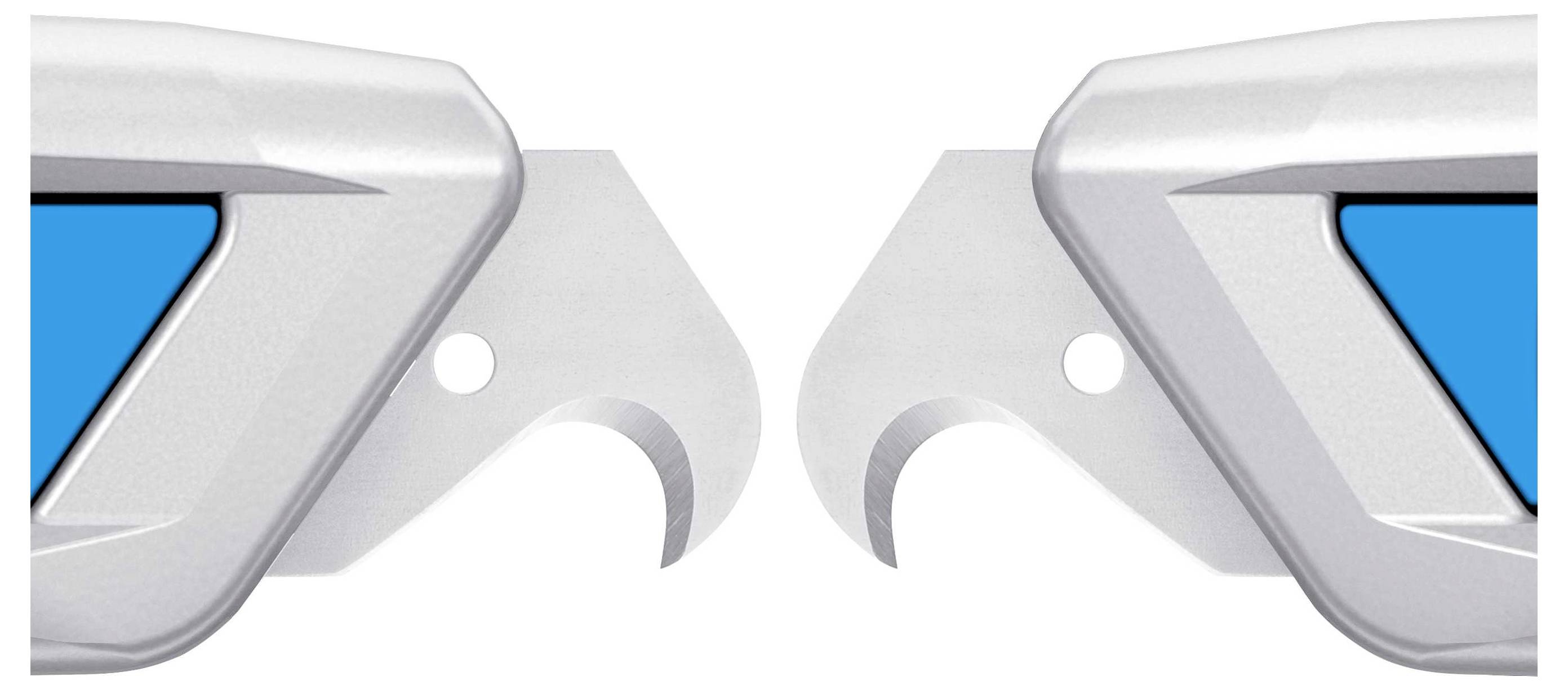 Zbliżenie dwóch metalowych haków leżących naprzeciw siebie, używanych do mocowania lub zawieszania.