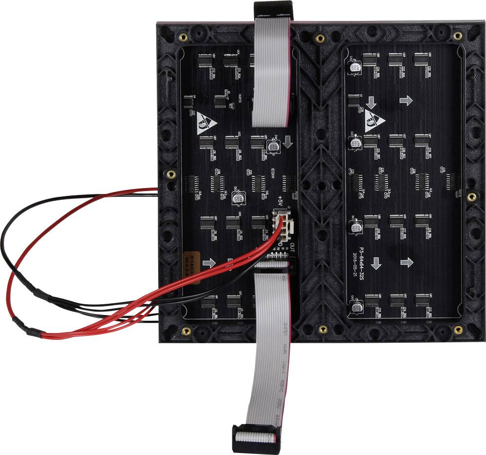 Płytka drukowana z wieloma małymi komponentami, połączonymi przewodami i taśmą kablową, prawdopodobnie będąca częścią urządzenia elektronicznego.