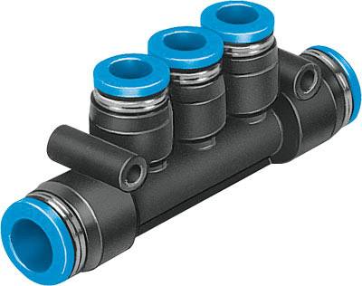 Czarna złączka z tworzywa sztucznego z wieloma niebieskimi pierścieniami, stosowana do podłączania przewodów w systemach pneumatycznych.