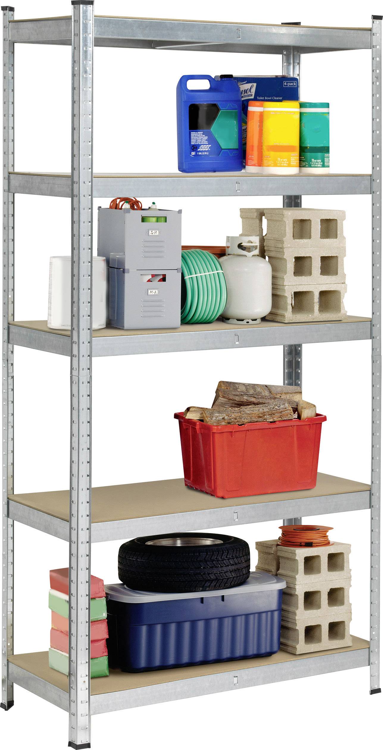Metalowy regał z czterema poziomami, wypełniony przedmiotami gospodarstwa domowego, takimi jak opony, puszki, klocki i czerwone wiadro.