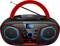 Przenośne radio z czerwonym uchwytem, głośnikami, przyciskami i małym wyświetlaczem pośrodku, wskazuje '05:39'.
