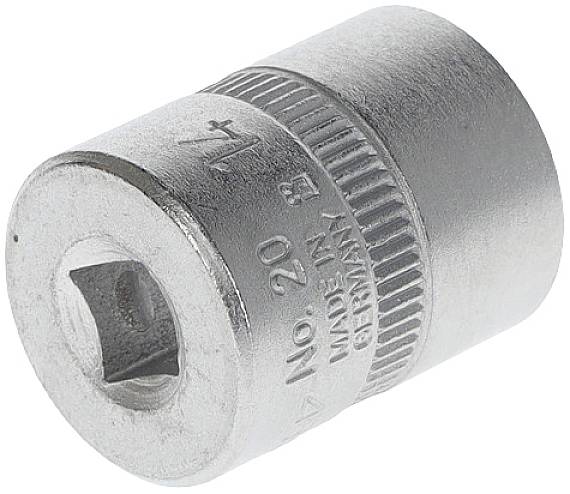 Metalowa nasadka z napisem 'No. 20, Made in Germany'. Posiada kwadratowy otwór do mocowania w narzędziach.
