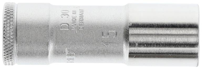 Wtyczka z napisem 'P 30, MADE IN GERMANY, 15'. Srebrzysta metalowa powierzchnia z żłobionym brzegiem.