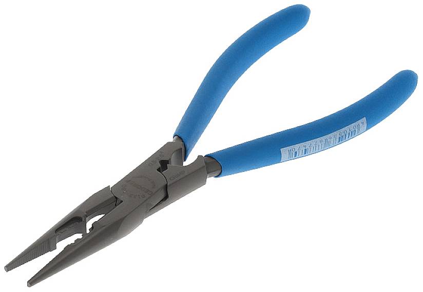 Szczypce z niebieskimi uchwytami leżą na stole.