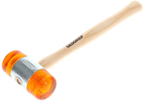 Młotek gumowy z pomarańczową główką i drewnianą rękojeścią, z nazwą marki 'Gedore' wygrawerowaną na uchwycie. Stosowany do delikatnego uderzania po wrażliwych powierzchniach.