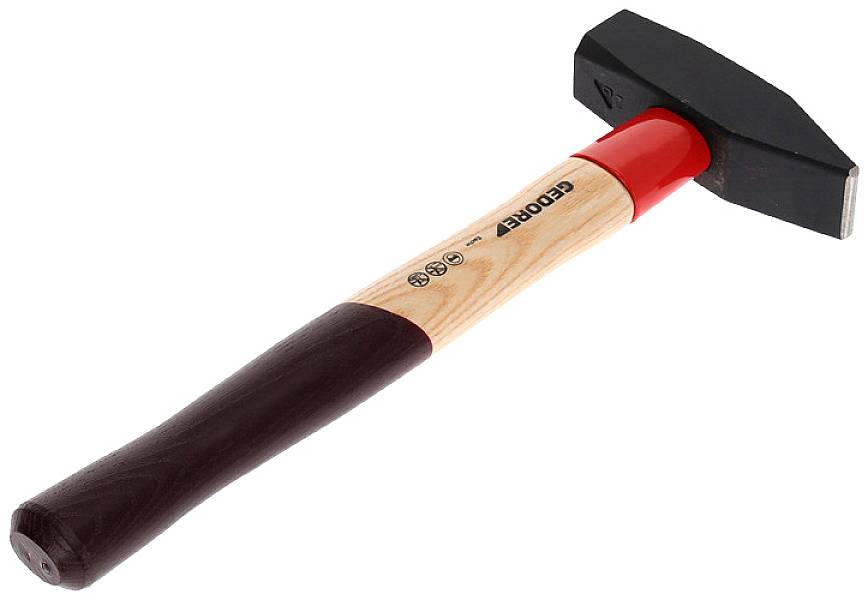 Ręcznie wykonany młotek z drewna z czarno-czerwoną metalową główką, odpowiedni do różnych prac rzemieślniczych.