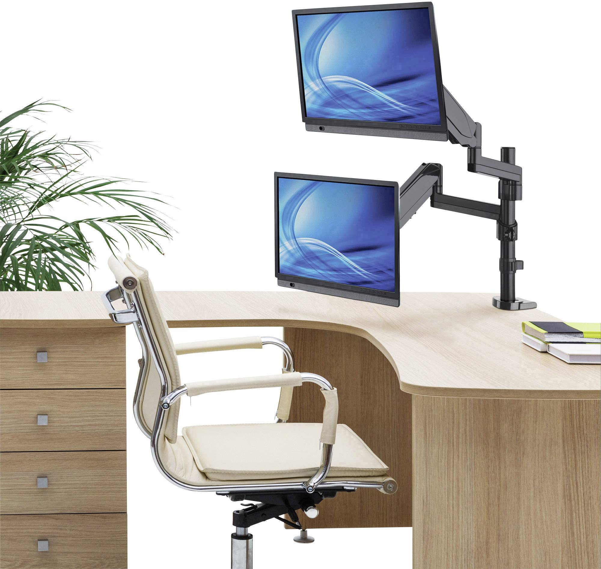 Nowoczesne biurko z dwoma monitorami zamontowanymi jeden nad drugim, obrotowym krzesłem, niebieskim zeszytem i rośliną.