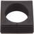 Kwadratowy czarny pierścień z tworzywa sztucznego z karbowaną krawędzią i otworem o kształcie koła pośrodku. Odpowiedni do celów mocujących.
