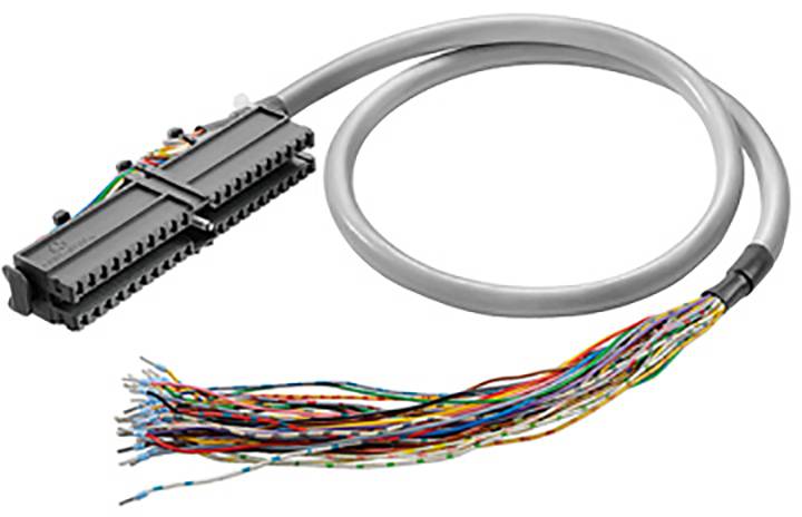 Szary kabel kończy się prostokątną wtyczką z wieloma kolorowymi przewodami wystającymi z jej końca.