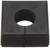 Kwadratowy, czarny element gumowy z centralnym otworem o kształcie koła i rowkami po bokach, prawdopodobnie uszczelka lub element uszczelniający.