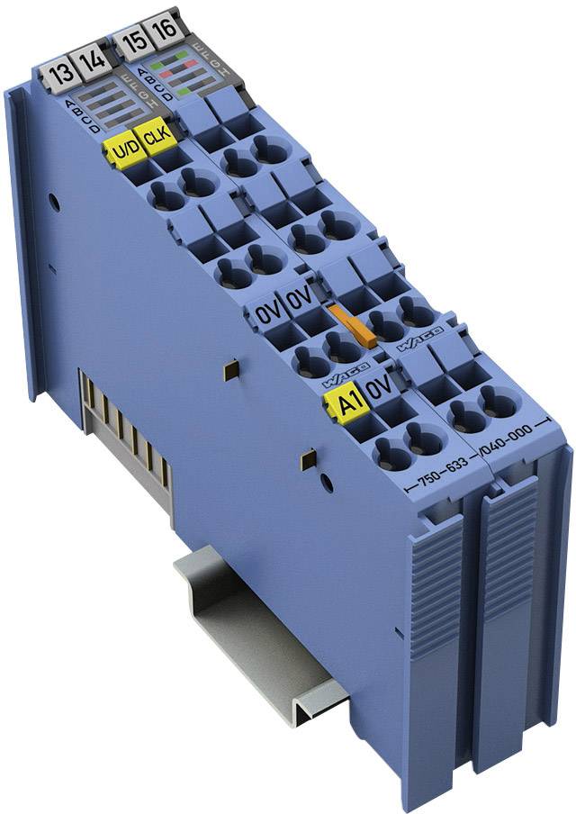 Niebieskie moduł elektroniczny z wieloma zaciskami przyłączeniowymi i oznaczeniami, przeznaczony do przemysłowych systemów sterowania.