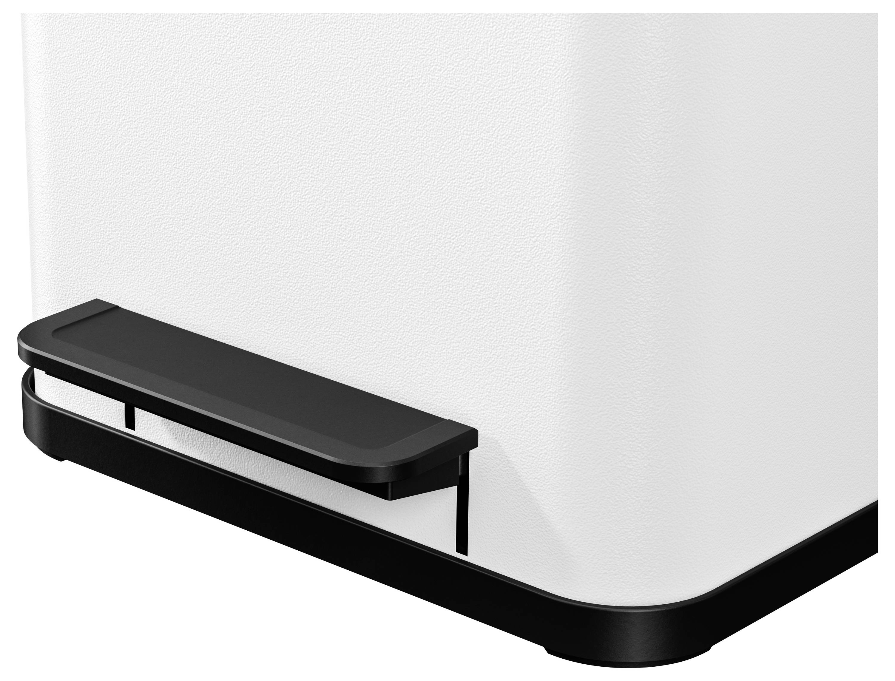 Biały kosz na śmieci z czarnym pedałem stoi na gładkiej podłodze. Projekt wygląda nowocześnie i minimalistycznie.