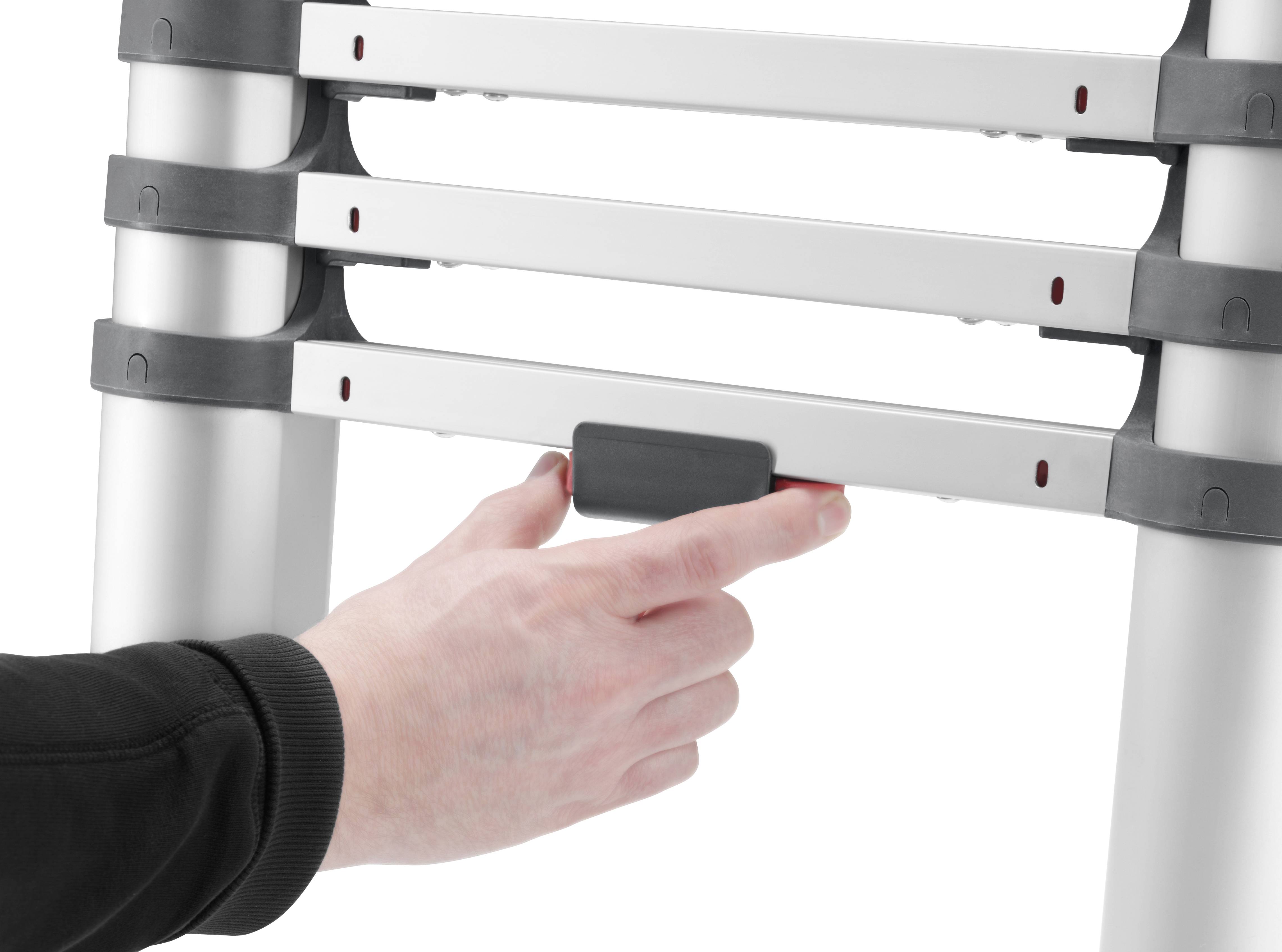 Ręka naciska spust na rozkładanej drabinie.