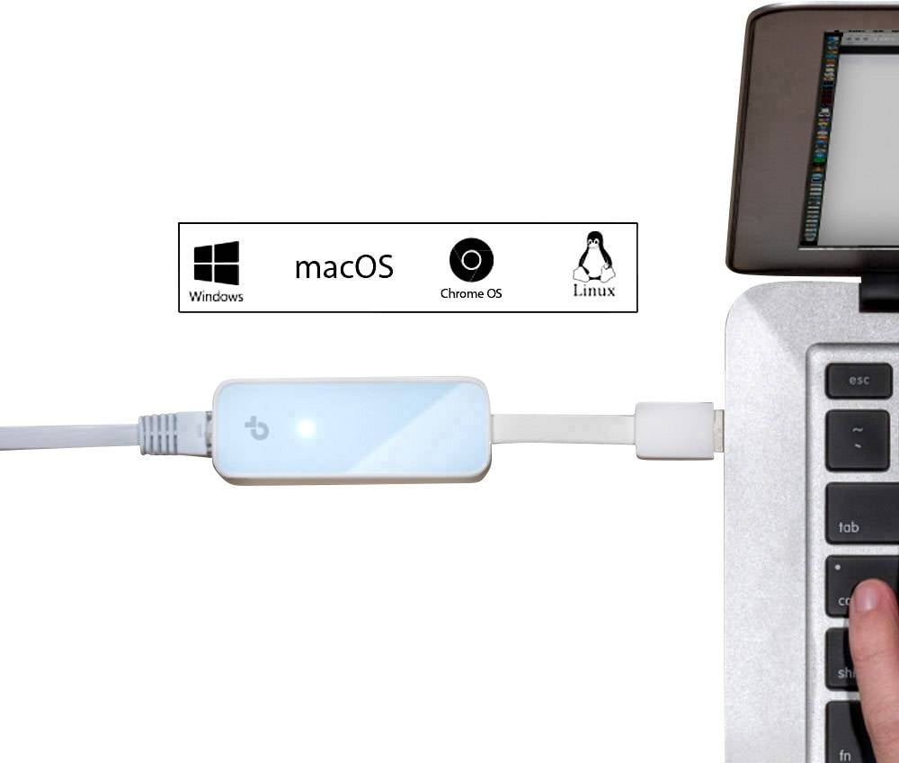 Palec wskazuje na touchpad laptopa podłączony przewodem USB. Na górze widoczne są symbole systemów operacyjnych Windows, macOS, Chrome OS i Linux.