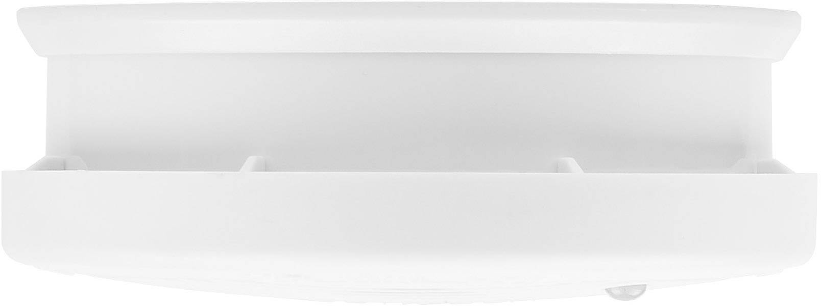 Okrągły, biały czujnik dymu, widziany z boku, bez widocznych informacji o marce lub modelu, przeznaczony do zamontowania na suficie.