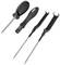 Cztery wkrętaki z wymiennymi końcówkami, dwa z uchwytami z tworzywa sztucznego i dwa z długimi, wąskimi trzonkami.