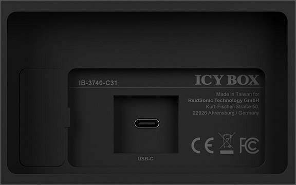 Obraz przedstawia tylną stronę stacji dokującej ICY BOX z interfejsem USB-C, model IB-3740-C31, z widocznymi certyfikatami CE i FCC.