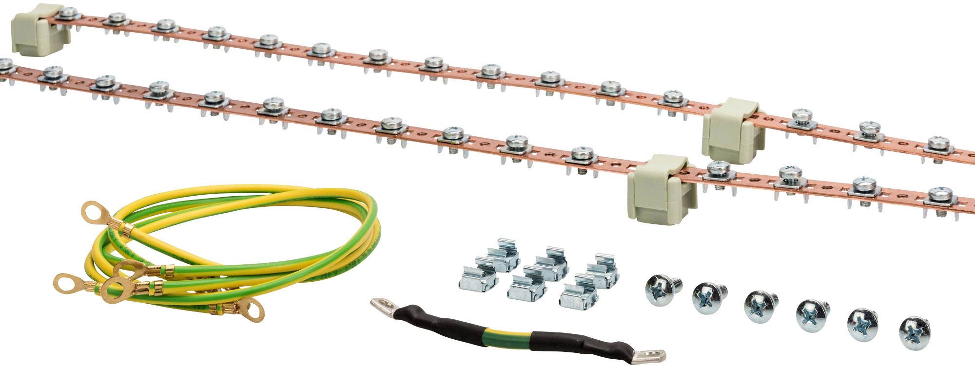 Dwie miedziane szyny zbiorcze z zaciskami śrubowymi i beżowymi uchwytami, obok zielono-żółte przewody uziemiające oraz różne śruby montażowe.