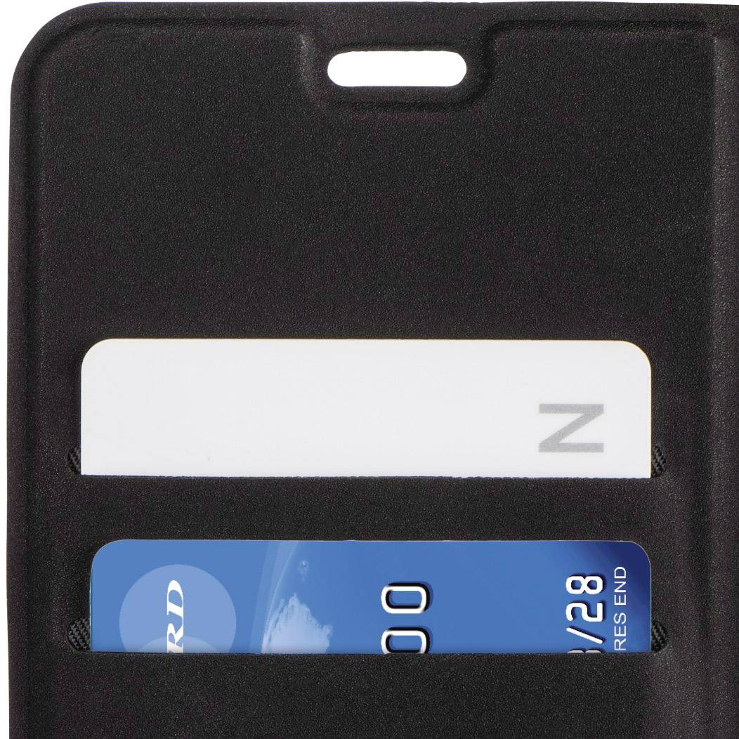 Czarny uchwyt na karty z dwoma kartami: na górze biała karta z literą 'N', na dole niebieska karta kredytowa.