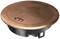 Okrągła, miedziano-brązowa pokrywa gniazda podłogowego z wygrawerowanym logo.