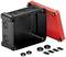 Czarna i czerwona plastikowa skrzynka, otwarta, z okrągłymi wycięciami oraz zdejmowanymi uszczelkami do przeprowadzania kabli, z płaskimi pokrywami.