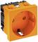 Pomarańczowe gniazdo elektryczne, o kwadratowym kształcie, z dwoma otworami na styki wtyczki oraz przyłączem przewodu ochronnego.