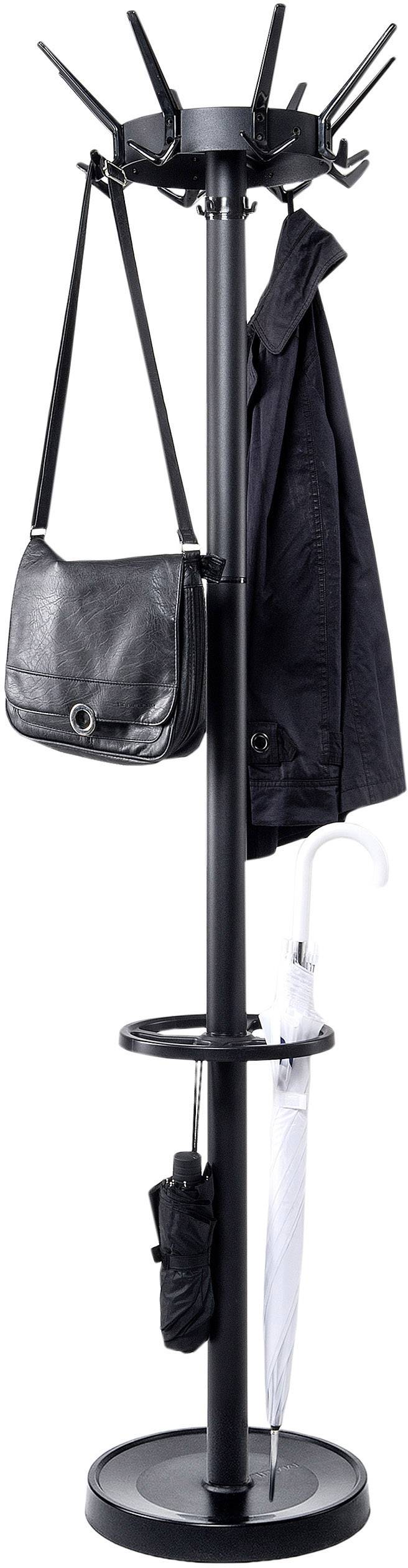 Czarny wieszak stojący z wieloma hakami, czarna torba, czarny płaszcz i dwa parasole.
