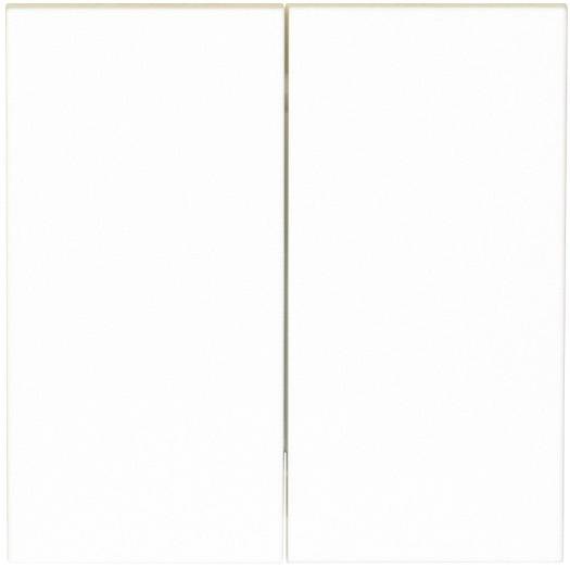 Prosty, podwójny przełącznik światła bez widocznych oznaczeń lub elementów dekoracyjnych.