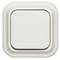 Biały włącznik światła na białym tle, w kształcie kwadratu z zaokrąglonymi rogami, wycentrowany w obrazie.