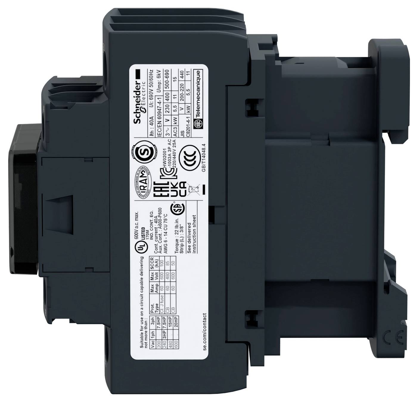 Szary urządzenie elektryczne z etykietą prezentującą specyfikacje modelu, znaki certyfikacji oraz informacje dotyczące bezpieczeństwa.